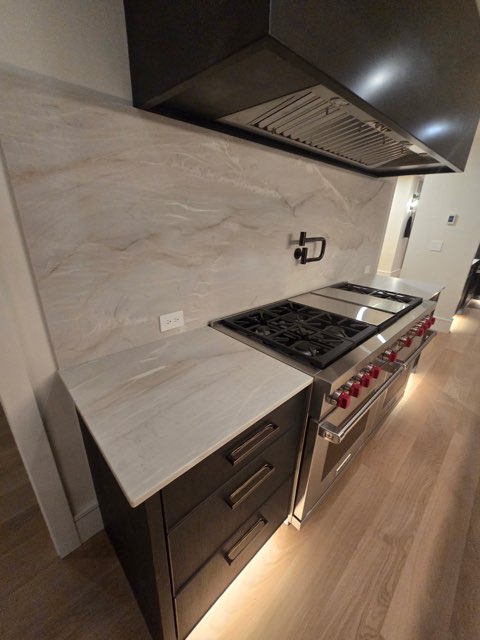 Modern Mountain Kitchen with Mont Blanc Quartzite in Park City ...